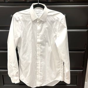 Men’s Calvin Klein button down dress shirt.Small. 14.5,32/33.Slim fit no iron